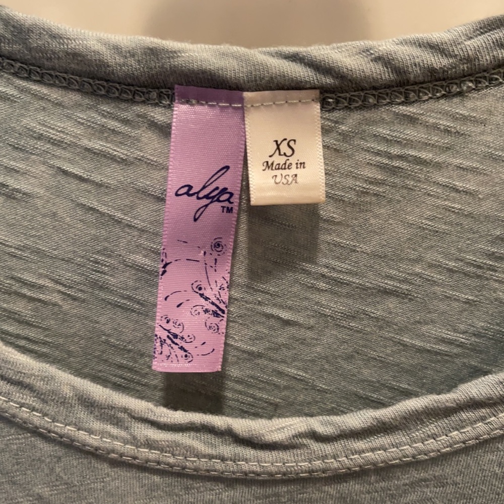 Summer tee - Picture 2 of 3